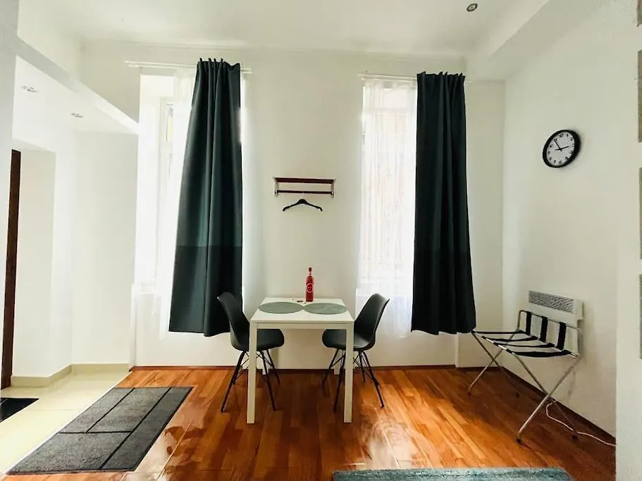 Kazy8 New Life Apartment Budapest Hungary
